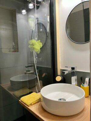 un projet déco pour optimiser une petite salle d eau