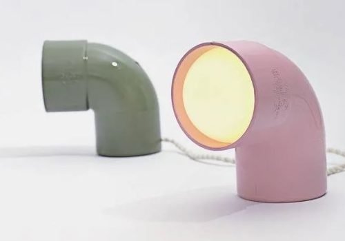 Comment optimiser sa déco avec une lampe réalisée avec un coude en PVC